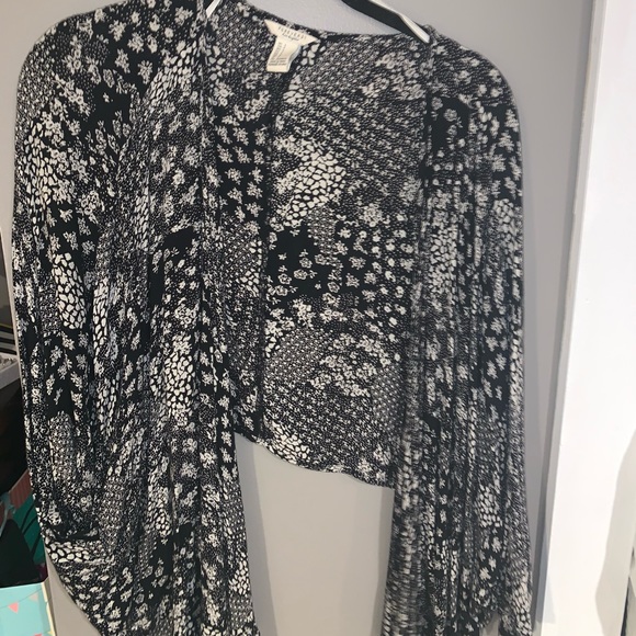 Black and white shall - Picture 1 of 2